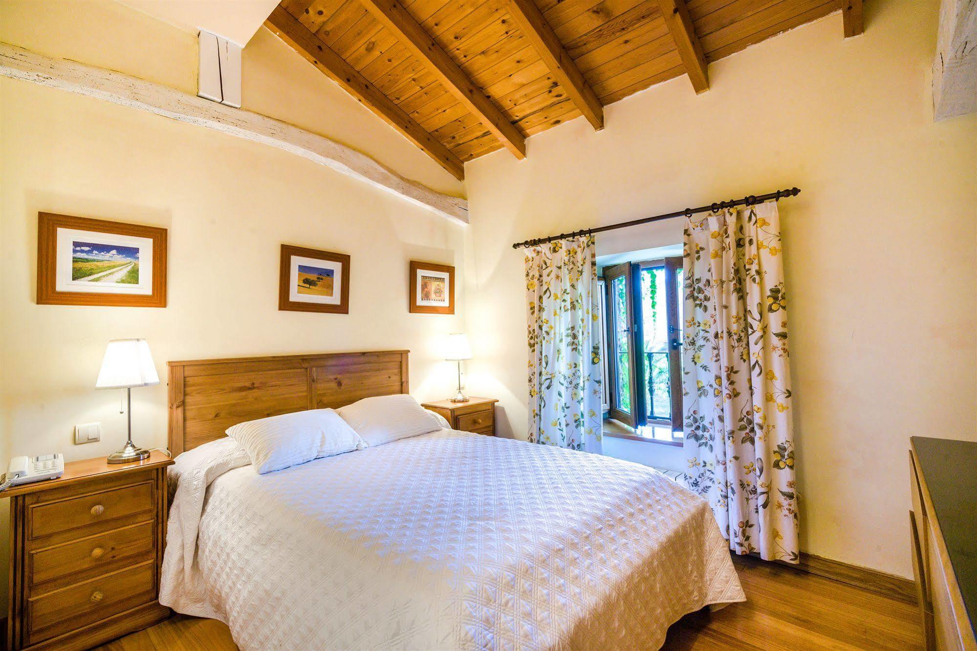 Hotel Palacio Garcia Quijano Corrales De Buelna ภายนอก รูปภาพ