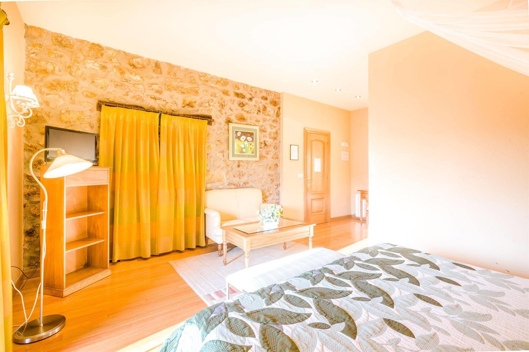 Hotel Palacio Garcia Quijano Corrales De Buelna ภายนอก รูปภาพ